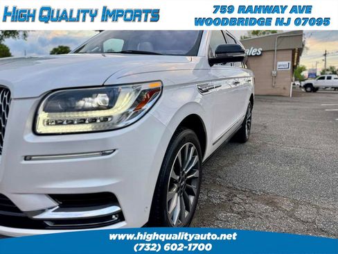 Used 2018 Lincoln Navigator Select w/ Technology Package AWD/4WD image 9