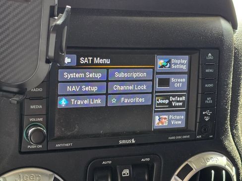 Used 2018 Jeep Wrangler Unlimited Sahara w/ Connectivity Group AWD/4WD image 22