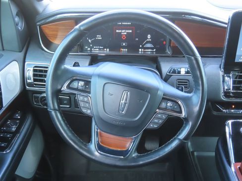 Used 2020 Lincoln Navigator Reserve w/ Equipment Group 208A Reserve image 6