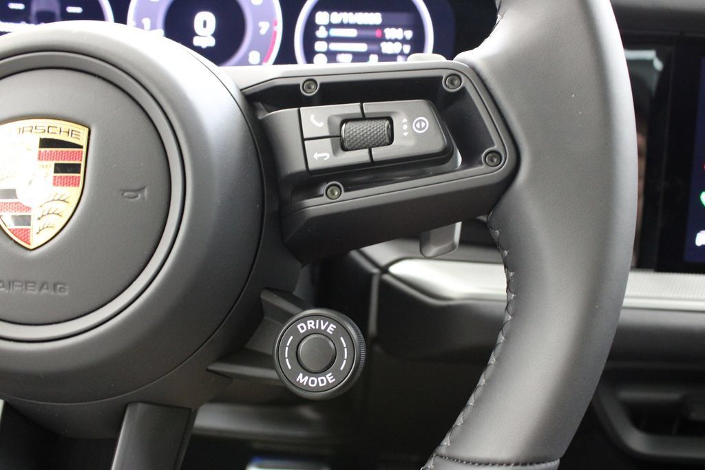 Used 2025 Porsche Cayenne S AWD/4WD image 33