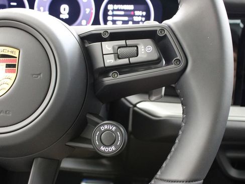 New 2025 Porsche Cayenne S image 33