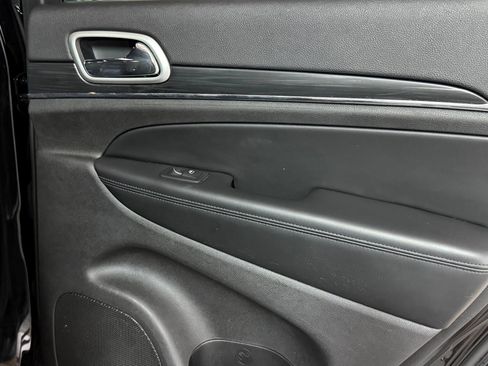 Used 2020 Jeep Grand Cherokee Limited w/ Luxury Group II image 38