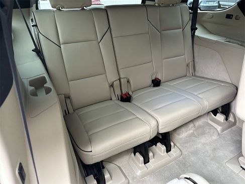 Used 2024 Cadillac Escalade Premium Luxury image 35