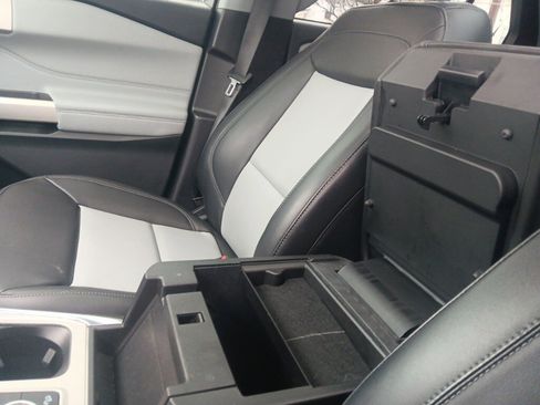 Used 2022 Ford Explorer XLT w/ Equipment Group 202A image 32