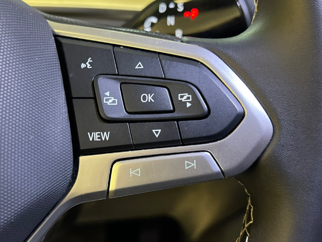 Certified 2025 Volkswagen Tiguan SE FWD image 22