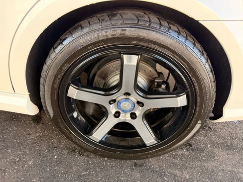 Used 2012 Mercedes-Benz E 350 4MATIC Sedan image 43