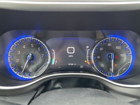 Certified 2024 Chrysler Pacifica Touring-L image 25