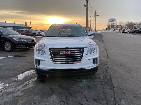 Used 2017 GMC Terrain SLT image 2