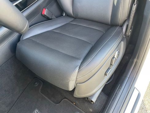 Used 2025 Genesis GV70 2.5T image 25