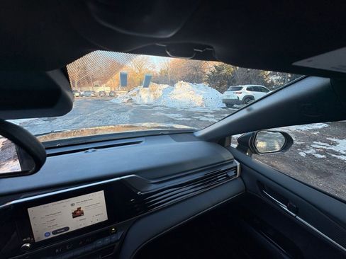 Used 2025 Toyota Camry SE image 32