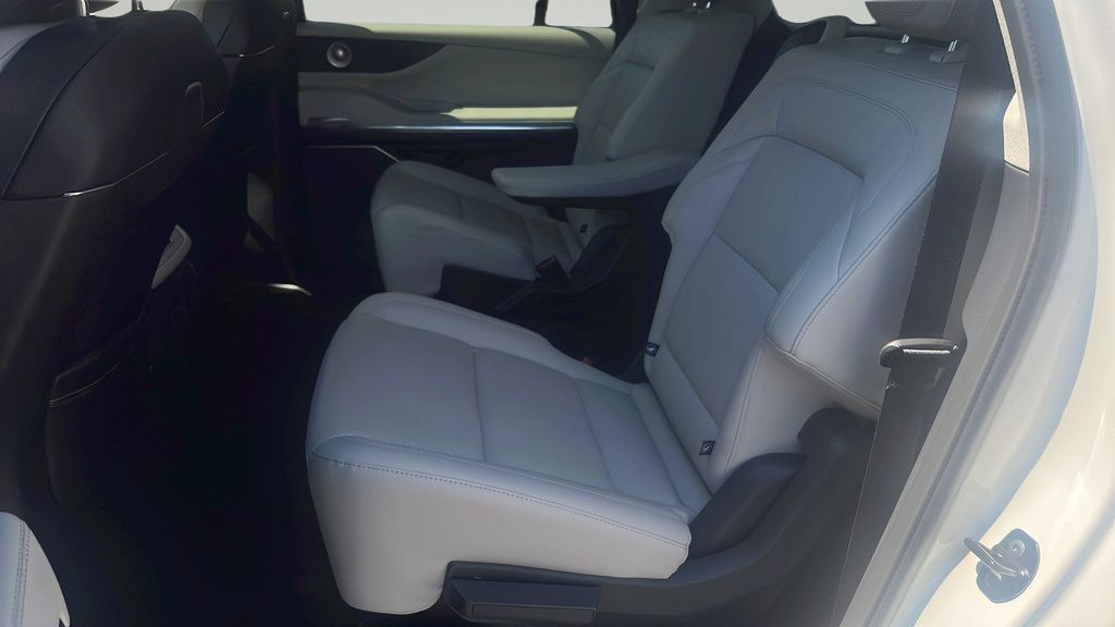 Used 2026 Lincoln Navigator L Reserve AWD/4WD image 17