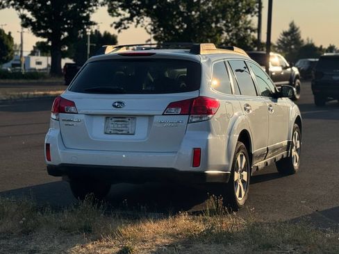 Used 2010 Subaru Outback 2.5i Limited AWD/4WD image 2