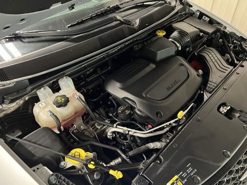 Used 2022 Chrysler Pacifica Touring-L image 48