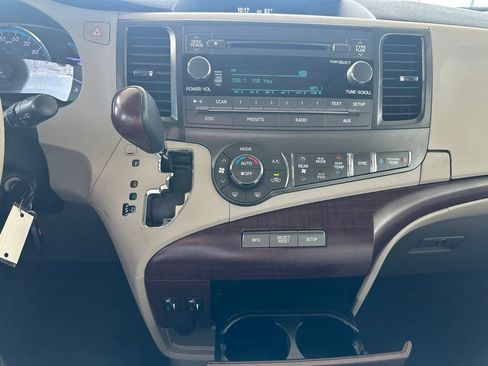 Used 2011 Toyota Sienna XLE FWD image 29