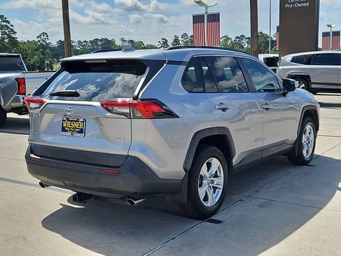 Used 2021 Toyota RAV4 XLE FWD image 5