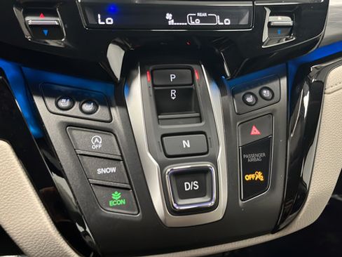 Used 2025 Honda Odyssey Elite image 19