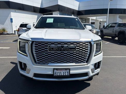 Used 2022 GMC Yukon XL Denali w/ Advanced Technology Package AWD/4WD image 3