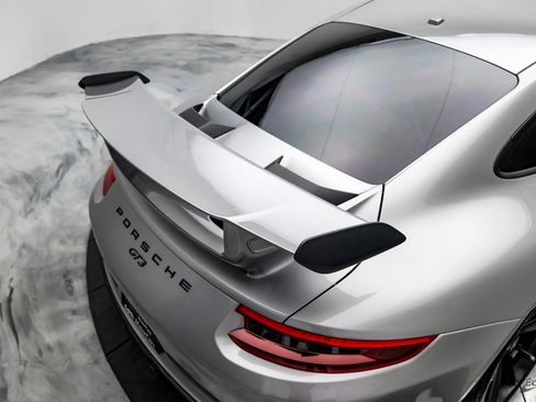 Used 2018 Porsche 911 GT3 w/ Sport Chrono Package image 31