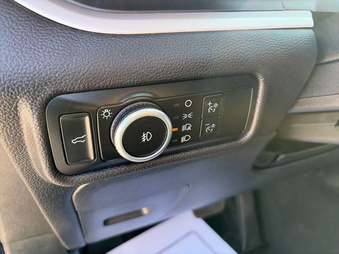Used 2023 Ford Explorer XLT w/ Equipment Group 202A AWD/4WD image 16