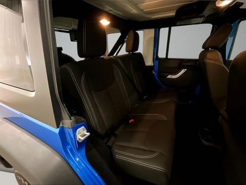 Used 2016 Jeep Wrangler Unlimited Rubicon AWD/4WD image 25