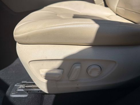 Used 2021 Toyota Highlander XLE FWD image 19