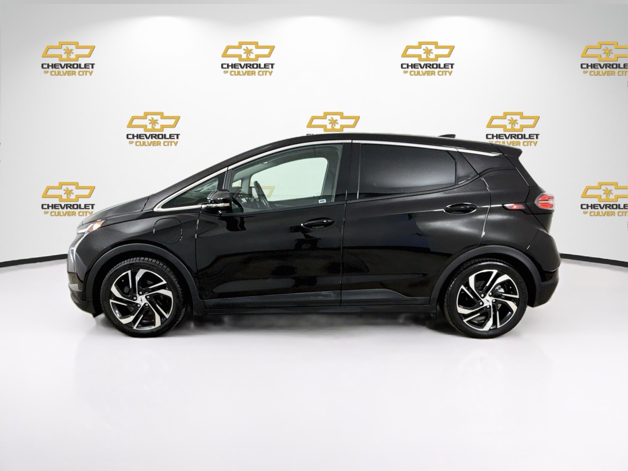 Used 2023 Chevrolet Bolt LT FWD image 5