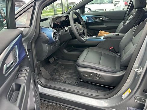 New 2025 Chevrolet Equinox EV LT image 11