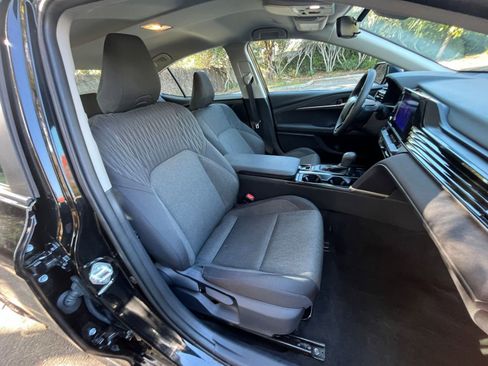 Used 2025 Toyota Camry LE image 35