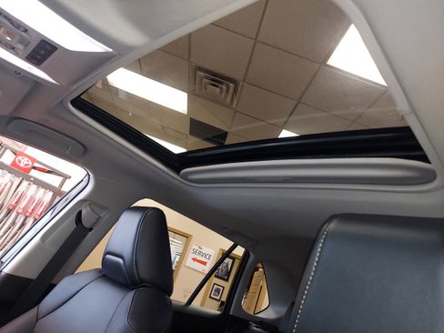 Used 2023 Toyota RAV4 XLE Premium image 15