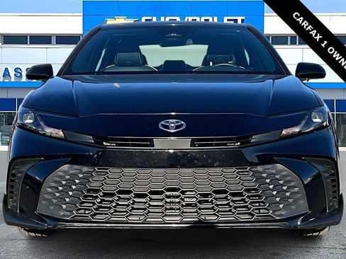 Used 2025 Toyota Camry SE image 2