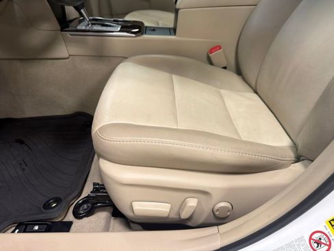 Used 2013 Toyota Camry XLE FWD image 12