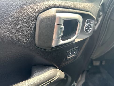 Used 2020 Jeep Wrangler Unlimited Sahara AWD/4WD image 14