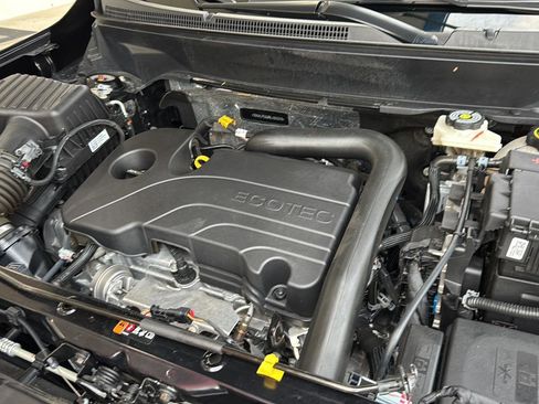 Used 2024 GMC Terrain SLT image 32