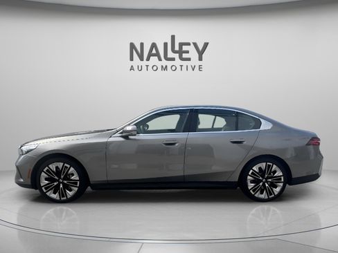 Used 2025 BMW 530i image 2