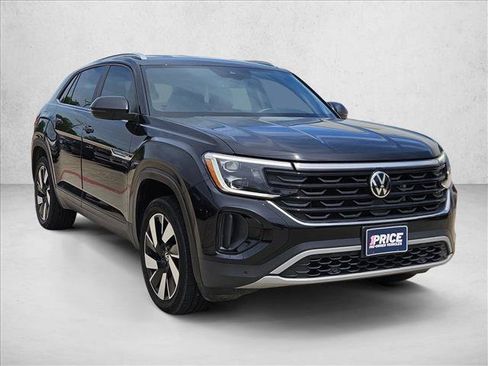 Used 2024 Volkswagen Atlas Cross Sport SE image 3