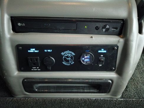 Used 2020 GMC Savana 2500 Extended w/ Enhanced Convenience Package image 47