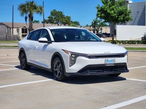 Used 2025 Kia K4 LXS image 3