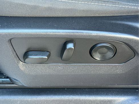 Used 2024 Chevrolet Silverado 2500 LT image 32