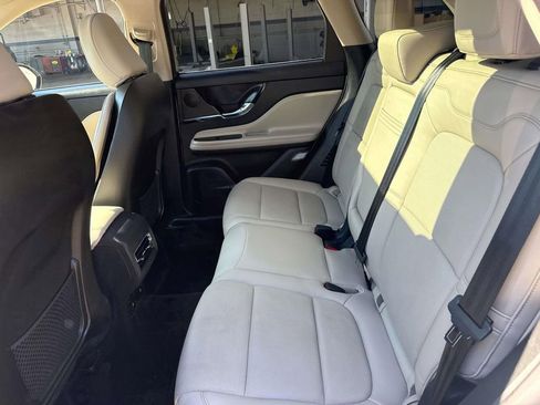 Used 2025 Lincoln Corsair Reserve image 10