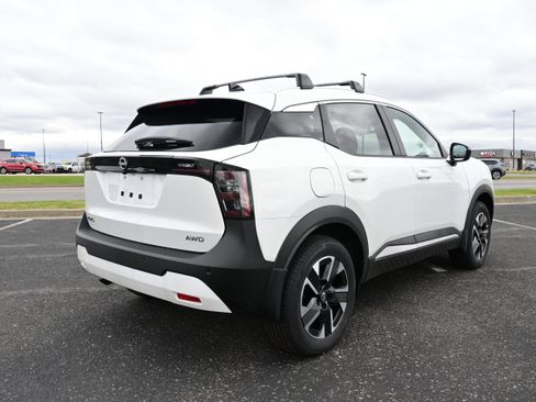 New 2026 Nissan Kicks SV w/ SV Premium Package image 8