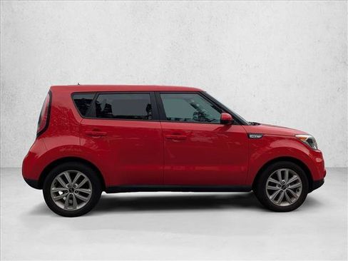 Used 2018 Kia Soul + FWD image 4
