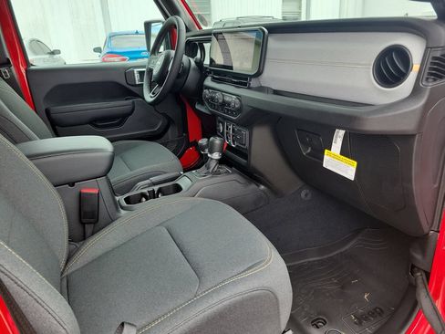 Used 2025 Jeep Wrangler Unlimited Sport AWD/4WD image 31