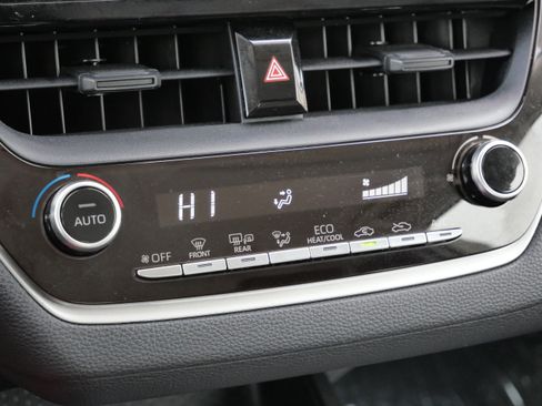 Used 2020 Toyota Corolla LE image 24