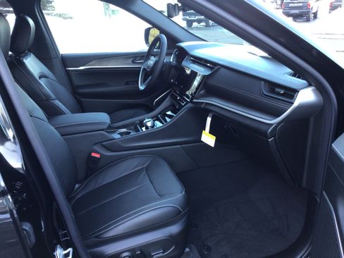 New 2026 Jeep Grand Cherokee Limited image 9