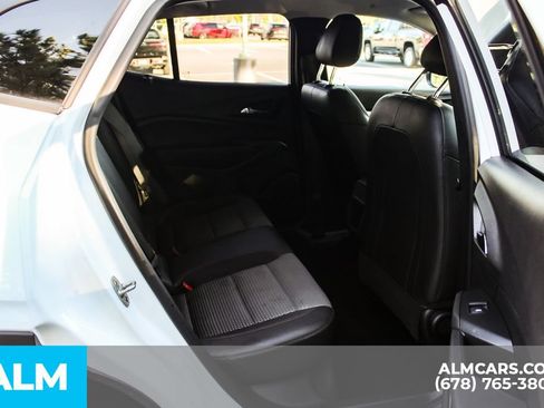 Used 2025 Chevrolet Trax LT FWD image 18