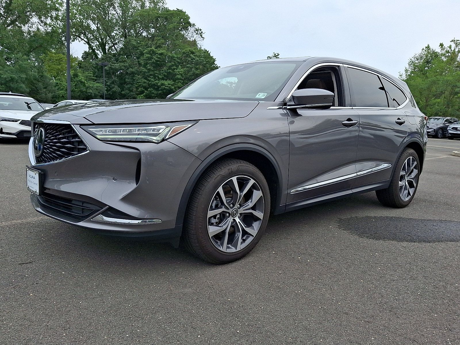 Certified 2024 Acura MDX w/ Technology Package AWD/4WD image 3