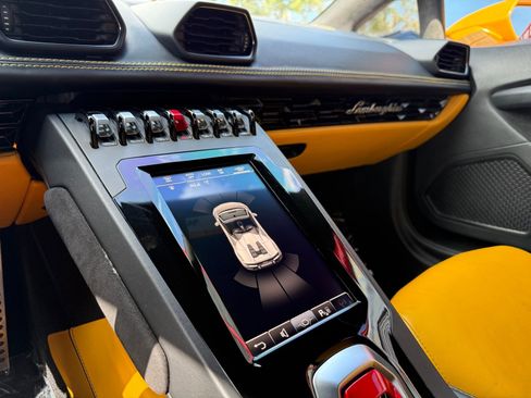 Used 2022 Lamborghini Huracan EVO image 28