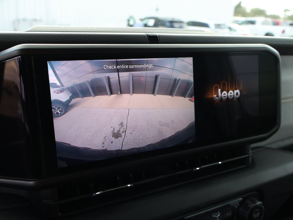 Used 2024 Jeep Wrangler Unlimited AWD/4WD image 32