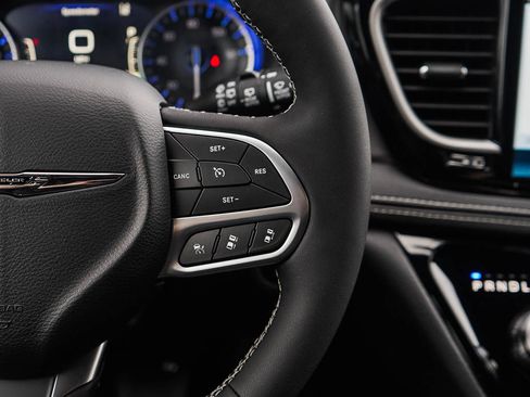 New 2026 Chrysler Pacifica Select image 23