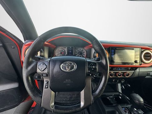Used 2016 Toyota Tacoma TRD Sport image 34